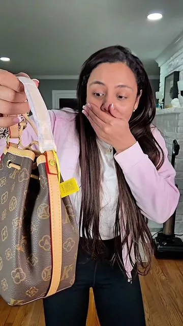 OMG que cartera mas bella  . . . . #purse #carteras #womanfashion 