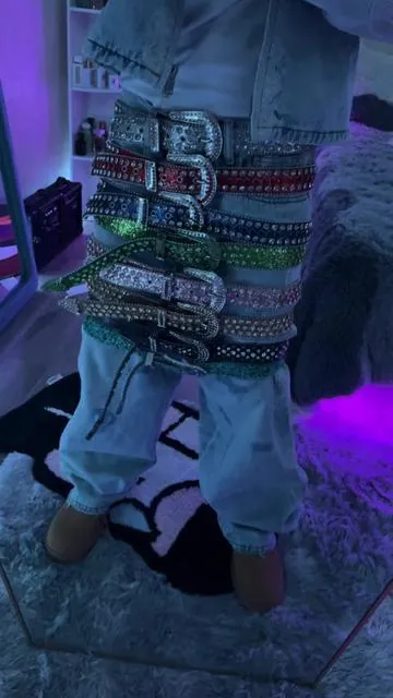This rhinestone belt shines crazy ✨🔥 #blingbelt #streetwear #fashiondrip #outfitdetails #style 