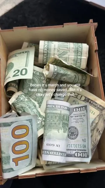 As someone who struggles to save I love my savings box and book. It helps me not touch my saving too…out of sight out of mind.  #savingmoney #savingmoneytips #moneysaving #financialfreedom #finance 