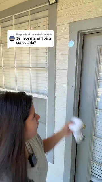 Respuesta a @Gab  Cámara de seguridad WiFi magnética para casa 📷 visión nocturna, alertas de movimiento y control desde el celular. Perfecta para puerta, paquetes o vigilar tu hogar. #camaradeseguridad #camerarecording #camarasincables #securitycamera #tiktokshopcreatorpick @CINMOORE 