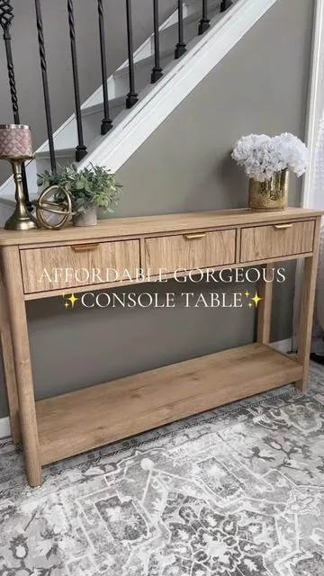 This is so perfect!!✨ #consoletable #sidetable #entrywaydecor #entrywaytable #furniture 