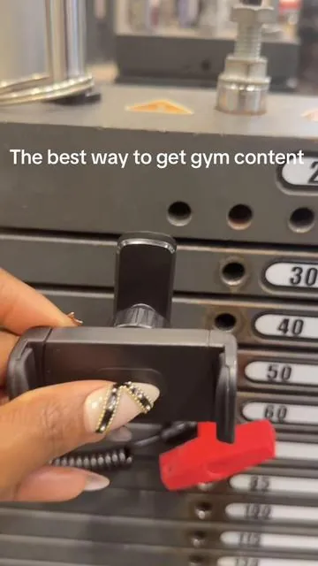 This is a game changer for gym content  #gymmotivation #gymaccessories #gymtok #magneticphonemount #gymmotivation🏋️‍♀️ 