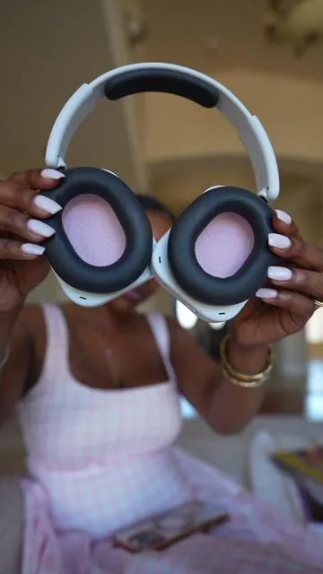 absolutely in love with the iconic headphones from @Nothing US @CMF by Nothing ✨😍 #nothingheadphonea #nothing #nothingfirstlaunch2026 #CMFbyNothing #tiktokshopcreatorpicks 