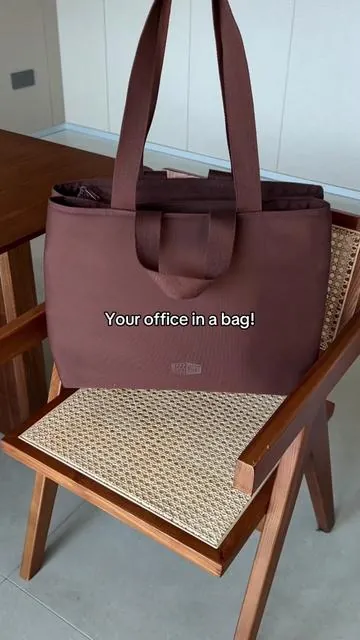 Work bag? Lunch bag? Tumbler bag? All in one bag‼️🙌🏻#bagsmarttravel #worklife #workroutine #tiktokshop #fashionaccesories 