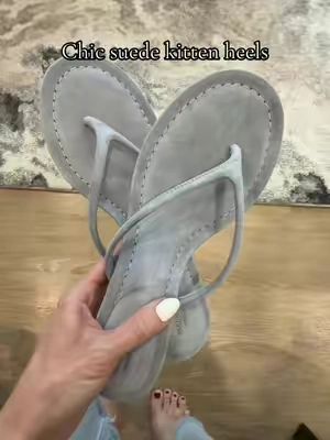 #suedesandals #kittenheels #chicsandals 
