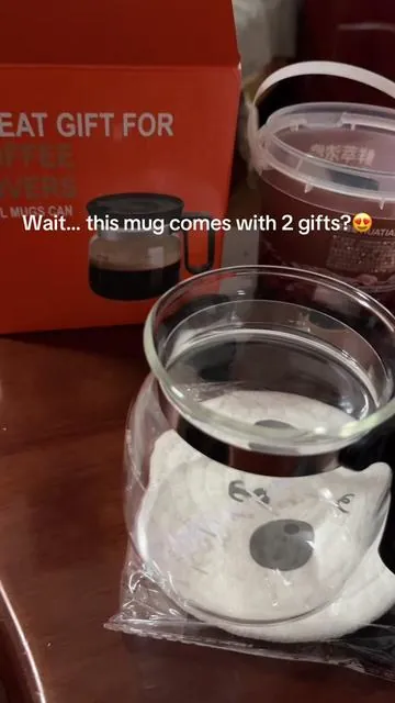 Wait… this mug comes with 2 gifts?#weeklydeals #tiktokmademebuyit #coffeemug #coffeepot #giftsideas 
