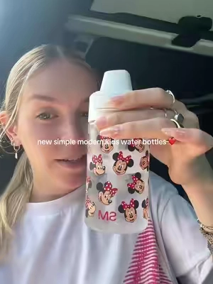 We love a good plastic water bottle #kidswaterbottle #simplemodern #simplemodernkids #simplemoderntritan #tiktokshopspringglowup 