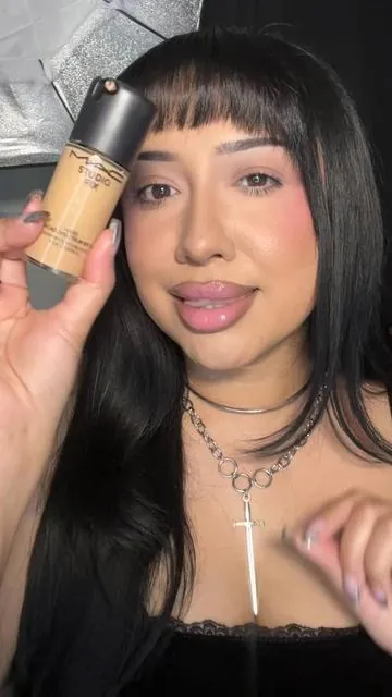A classic @M·A·C Cosmetics studio fix fluid, I’m wearing shade NC35 #foundation #maccosmetics #studiofix #complexion 