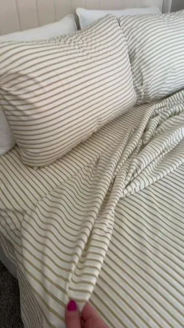 The price is amazing. Gorgeous and lightweight for spring and summer #bedsheets #bedding #bedroomdecor 
