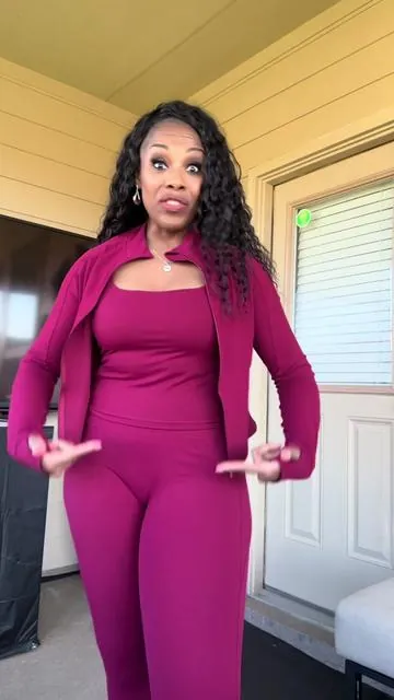 Going fast, get it now before they sell out. 2/3 Piece activewear! #workoutoutfits #activewearforwomen #TikTokShopSpringGlowUp #tiktokshopcreatorpicks #springbreak 