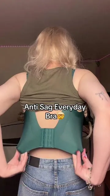 INSANE DIFFERENCE🤯 From a wireless full coverage seamless everyday bra tha actually lifts and shapes🏃‍♀️ #oeakbra #bra #pushupbra #tiktokshopstockup #tiktokshopspringglowup 