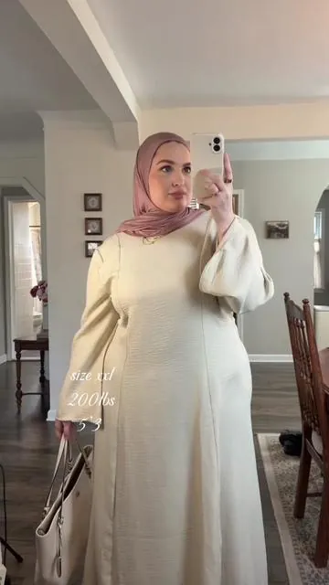 Cute little spring dress for modest girls 🎀🌸🌷 Size information is on the video! #midsizefashion #curvyfashion #modestfashioninspo #hijabi #muslimtiktok 