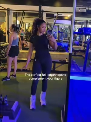 Yes my sisters better show off those GAINS 🙂‍↕️💕💗 the best fitting tops I swear! #GymTok #gymwear #Greenish #tiktokshopcreatorpicks ##gymoutfits