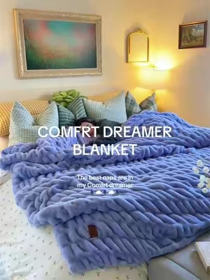 Literally the highest quality throw blanket I’ve ever felt ☁️🪻@Comfrt  #comfrtdreamerblanket #comfrt #dreamerblanket #bedding #throwblanket 
