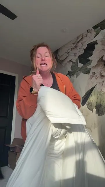 This is worth the hype! Climate controlled, and you can seperate it.  #tiktokshopcreatorpicks  #TikTokShopStockUp  #SpringStatements #mellowcomforter 