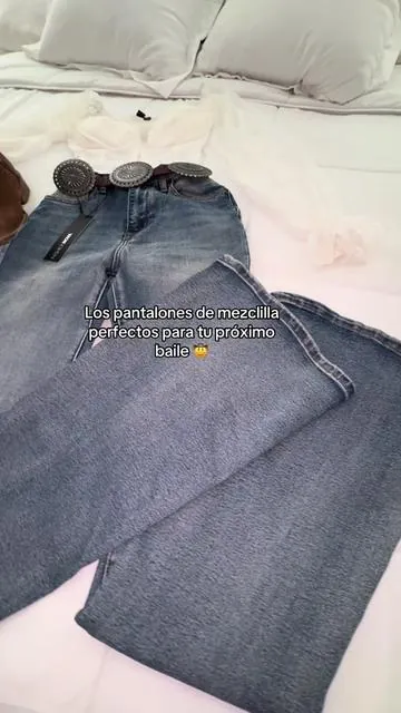 These are the prefect jeans for your next baile 💃🏻  I ordered the wrong size 🫠, my friend tried it at the end of the video 🫶🏽 #baileoutfits #botas #cowgirl #baileoutfits #vaquera 