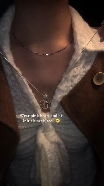 Sooo beautiful 🥹#loveyou #girldream #love #necklace #initial #boyfriends #heartnecklace 