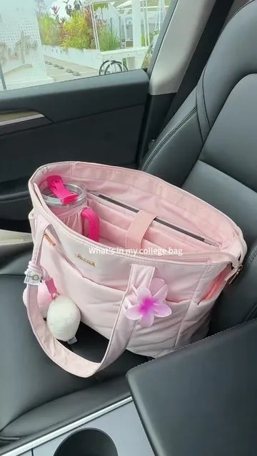 Pink & Weightless.🌸#tiktokshopspringglowup #puffer #totebag #collegebag #cute 