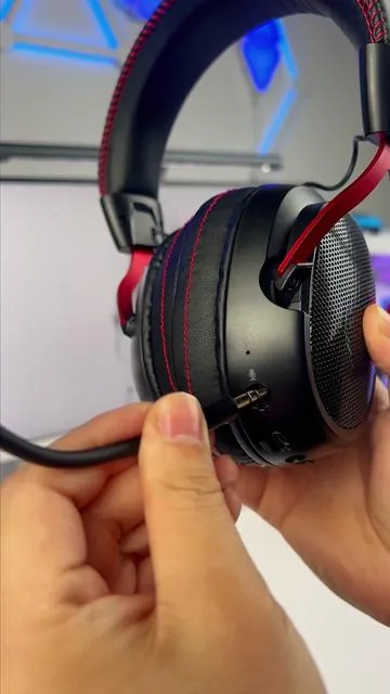 I get compliments on my mic quality almost every day 😭 This wireless RGB headset actually surprised me. The mic sounds super clear and the setup looks amazing now. And it was way cheaper than I expected with free shipping. #gamingheadset #rgbheadset #gamingsetup #tiktokshopfinds #nosiecancelling 