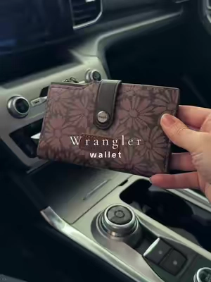 So pretty! 🤎 @Vaqueras Outfitters #purse #pursetok #womenswallet #wallet #wranglerwallet 