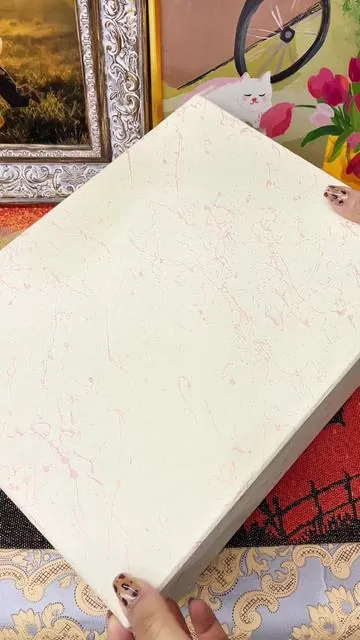 With this nail-free adhesive, you no longer need to drill holes in the wall. It adheres very firmly and leaves no residue when removed.#homegoods #diyhacks #home #wall #fyp 