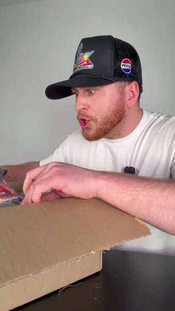 Bussin Snacks just dropped a BRAND NEW 30 for 30 Asian snack box! This one is awesome! #bussinsnacks #30for30 #asiansnackfavorites #asiansnacks #blindbox 