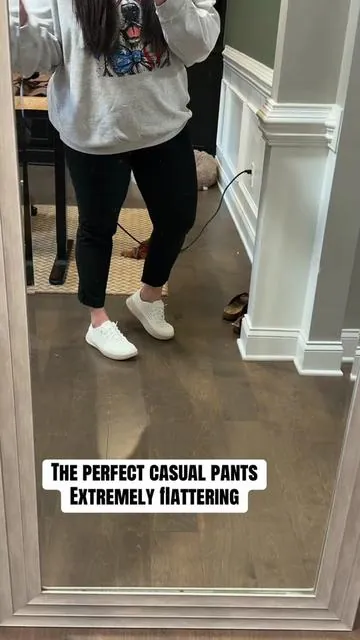 Living for these casual baleaf pants! So comfortable and so flattering #womenspants #casualpants #athleisure #teacherclothes #golfpants 