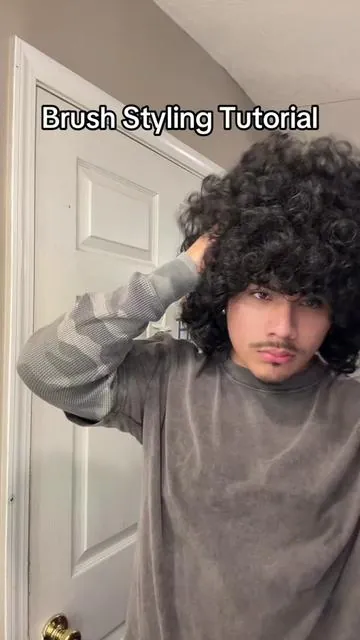 Brush styling with @BounceCurl new brush! #bouncecurl #brushstyling #hairtutorial #curlyhairroutine #hairtok 