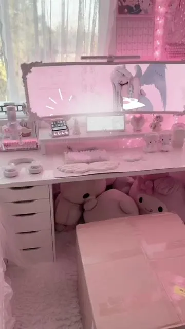The prettiest chair from @Homrelexa 😩 it’s so dreamyyy #gamingsetup #setup #pcgaming #gamergirl #pinksetup 