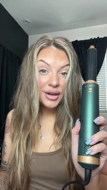 If you’ve been looking for an affordable air wrap, this one is under $60. This is my @ATOPSKINS.US 5 in 1 air styler. You can give yourself beautiful blown out curls without the heat damage! #airwrap #curls #hair #atopskins #airstyler 