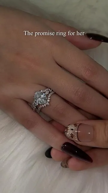 The promise ring for her 💍😍#giftsforher #jewelry #promisering #engagementring #jewelrytiktok #ovalcut #ringset #dreamring 