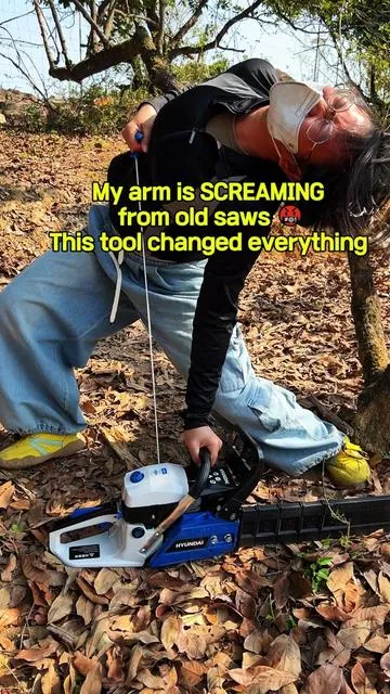 Equipped with two high-capacity batteries so you never run out of juice. 🔋 Built to last for years! ✨ #chainsaw #woodworking #gardening #tiktokshop #fyp