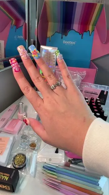 NEW Limited edition Deals Box from @BeetlesGelPolish this is an ALL-IN-1 Kit so you’ll get everything you need for the perfect nails at home 💅✨🌷 #beetlesgelpolish #beetlesspotlightday #diynails #nailinspo #gelpolish 