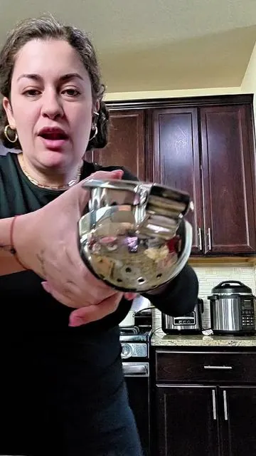 Se acabó el desperdicio, con este exprimidor de limón le logró sacar todo el jugo a los limones y son tanto esfuerzo  #squeezer #kitchenhacks #kitchengadgets #tiktokshopspringglowup #tiktokshopcreatorpicks 