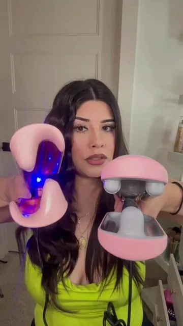 Perfect mermaid hair using @wavytalkofficial wave crimper compared to other crimpers no burnt hair smell #wavytalkpowerwave #wavytalkhaircrimper #loosewaves  #naturalwaves #mermaidhair 