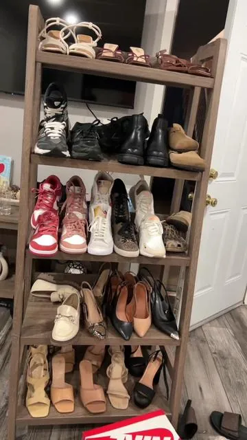 360 rotating shoe rack, fits up to 28 pairs!!  #closetorganization #homefinds  #organizerideas #shoes 