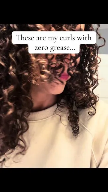 Curly hair friends, this one actually surprised me. The WOW Flo-etry Hair Serum hydrates curls with nourishing oils like jojoba, coconut, and pequi—but thanks to “naked technology,” it feels like nothing on your hair. No heavy buildup, no greasy feel… just soft, glossy, defined curls. If your curls are always thirsty, this might be the hydration they’ve been waiting for. ✨Free shipping right now. Grab yours in the shopping cart before it’s gone! #curlyhairproducts #curlyhairroutine #frizzfreecurls #tiktokshopfinds #curlwowfloetry 