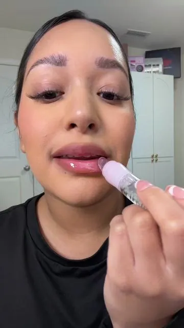 These feel soooo good on your lips! @Maybelline NY #maybellinepartner #maybellinelifterglosses #liftergel #liftergellipgloss #tiktokshopspringglowup 