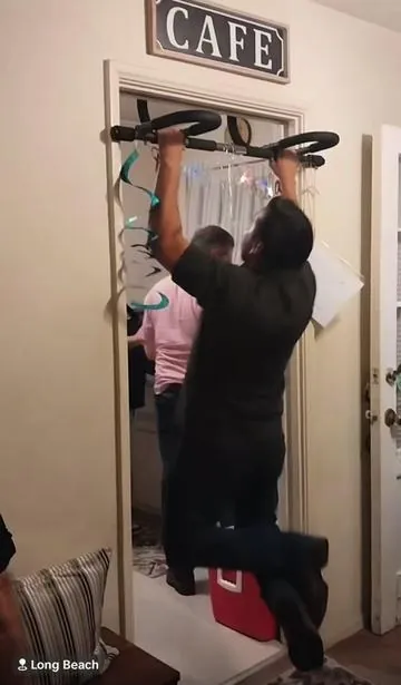 Tap in yall im telling you these pull-up bars are the truth ‼️‼️‼️ #fyp #viral #pullups #pullupbar 