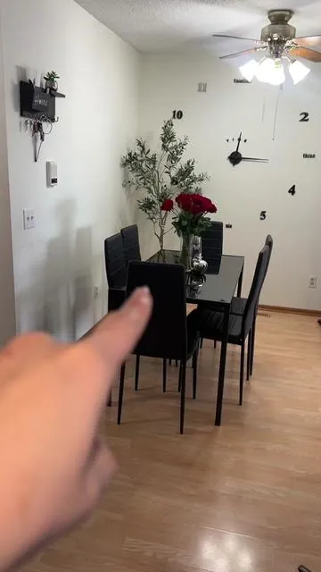 Envío gratis!!✅Lindo cómodo y moderno 😍✨ (2 paquetes de envío) Juego de mesa de comedor de vidrio Gizoon de 5 piezas, cocina y sillas para 4, juegos de habitación moderna de cuero PU para el hogar, cocina, muebles de sala de estar, #dinningtable #tabledecor #chairs #homedecor #kitchen 