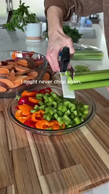 Just looking for veggies to cut with these.kitchen shears because this is so fun andfast!!!#mealprep #kitchenshears 