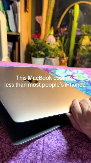 refurbished MacBook Air less $ 💻 same performance, — this is the smartest way to get a MacBook in 2026 #macbookair #refurbishedtech #techdeals #studentessentials #Greenish 