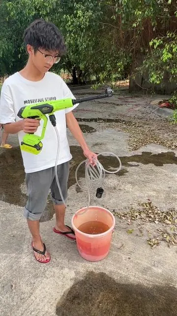Multi functional wireless high-pressure water gun