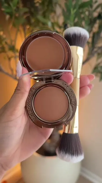 Just realized today girlies 🤎✨ grab it before it’s gone ! @tarte cosmetics #contouringhacks #bronzer #tartebundles #tartecosmetics 