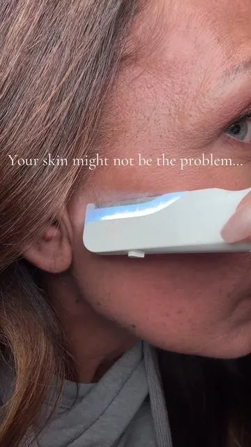 It’s always the little things that change how everything looks after 👀 I didn’t realize how much buildup was sitting on my skin until I started doing this step at home. Not a necessity… but definitely one of those things you notice once you try it. @rikilovesriki 