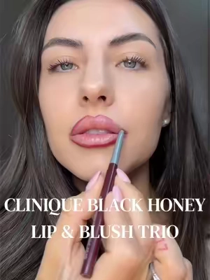 The Black Honey Lip & Blush trio we’ve been waiting for🥲this is a TTS exclusive bundle, and there’s a sale going on during their Super Brand Day! Now is the time to stock up on all your Clinique favs!🌸 @Clinique #Clinique #BlackHoney #CliniqueSuperBrandDay #Tiktokshopspringglowup #tiktokshopcreatorpicks 