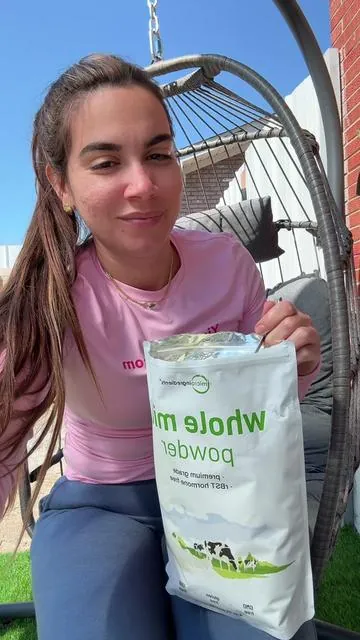 Leche en polvo ,pura de vaca y el paquete contiene 4libras