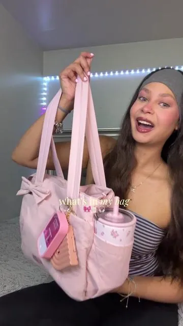 Hands down my favorite @BAGSMART tote 💕🥹🎀  #bagsmart #minitotebag #whatsinmybag #essentials #girlythings 