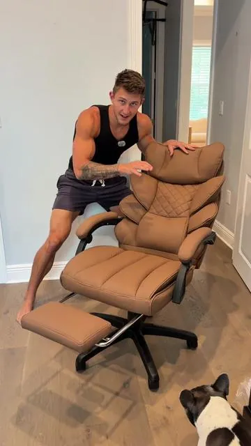 The color, the comfort, and price are all amazing 👀