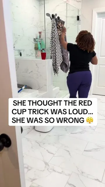 She was using a red cup to boost her music… till this induction speaker touched the phone and turned the whole vibe up instantly. No pairing, no hassle, just straight sound. #T#TechTokS#Speakergadget #musthave #inductionspeaker 